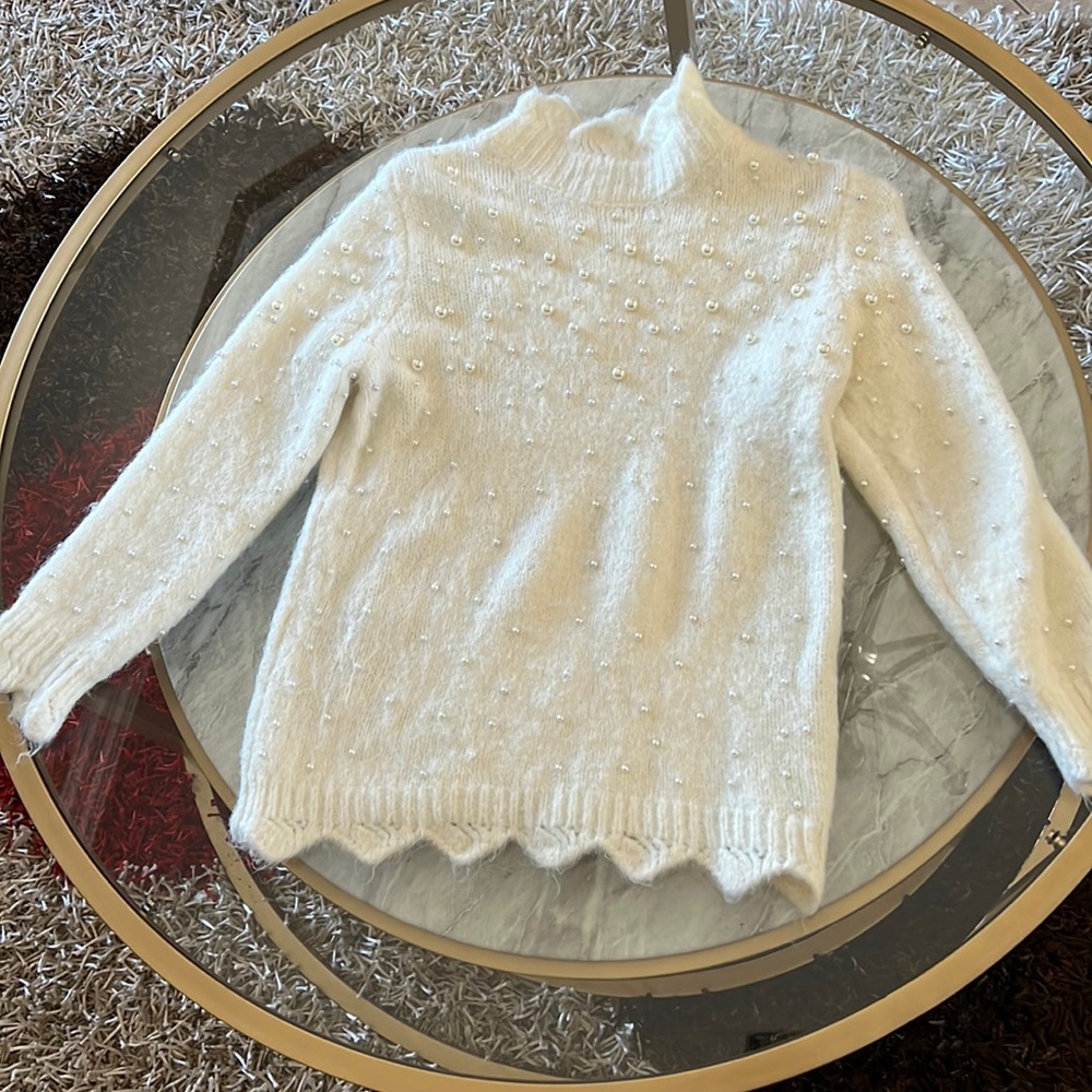 Beautiful Zara coquette style pearl sweater size M